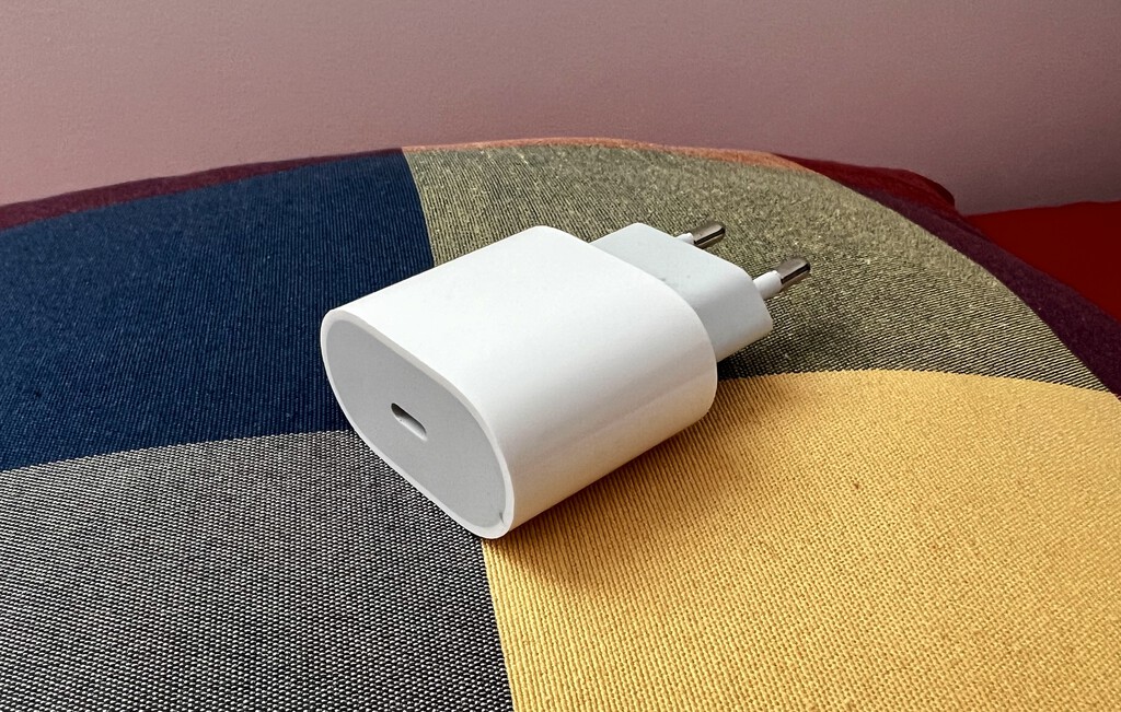 El cargador USB-C del iPhone 15 ya está en las cajas: Apple está formando a personal para las primeras reservas El cargador USB-C del iPhone 15 ya está en las cajas: Apple está formando a personal para las primeras reservas