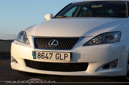 Lexus IS 250, prueba: equipamiento y versiones