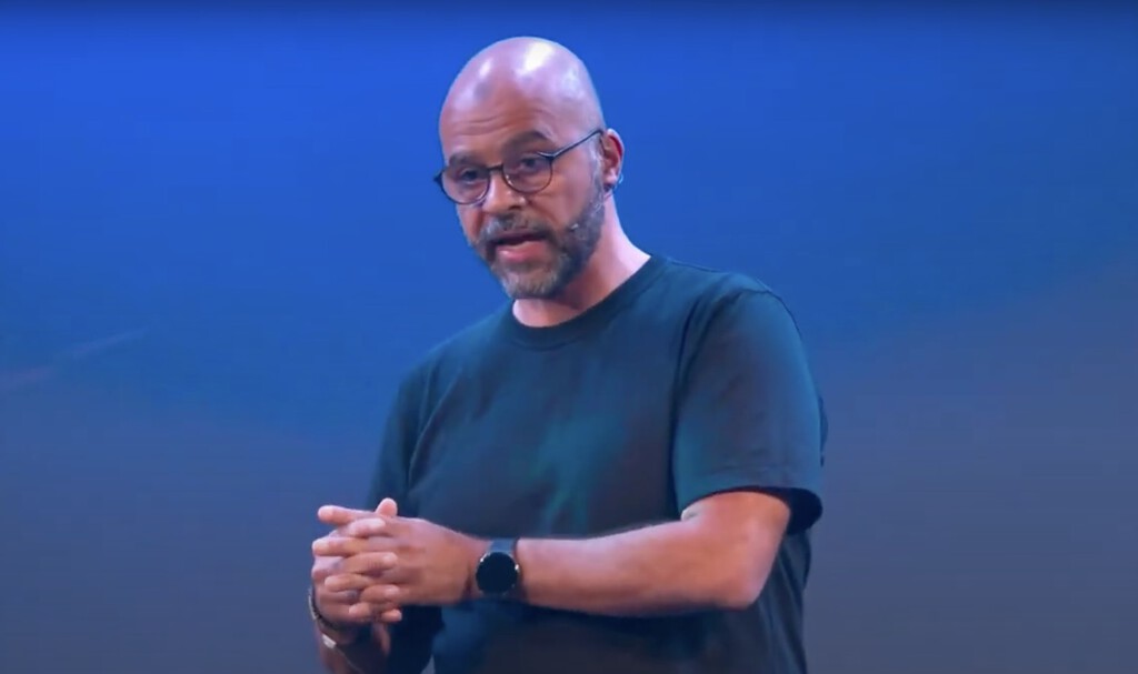 "En 2049, tu inteligencia, en comparación con la de la IA, será como la de una mosca en comparación con la de Einstein", este ex-directivo de Google lo tiene claro 