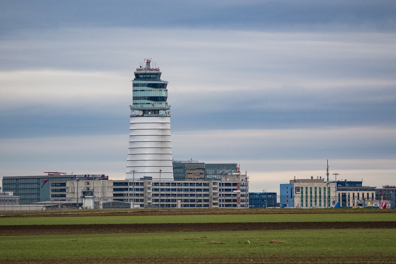 Airport 1556470 1280