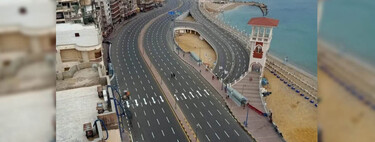 Alejandría estrena la carretera del infierno: 10 carriles en plena ciudad y sobre la playa "para acabar con los atascos"