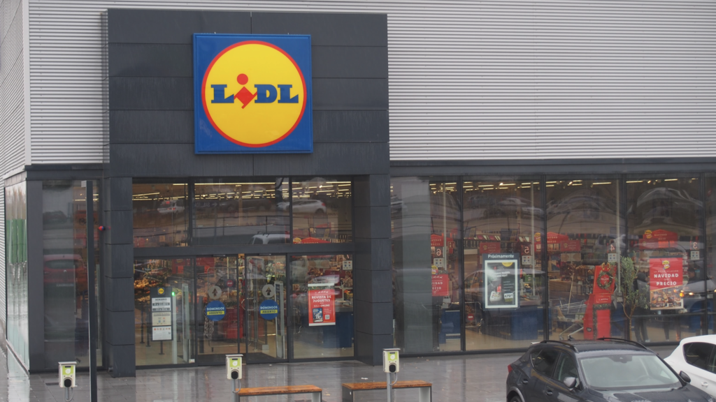 Lidl quiere llevar la domótica al jardín o terraza con este enchufe inteligente a precio de outlet
