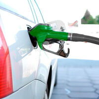 Mecânico explica por que é perigoso encher o tanque de gasolina até a boca e como o conserto pode sair caro 