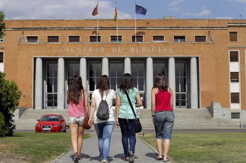 La intrigante encuesta de inserción laboral de universitarios del INE 