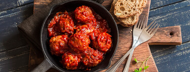 El truco definitivo para hacer unas albóndigas caseras mucho más jugosas es una técnica básica de la cocina asiática