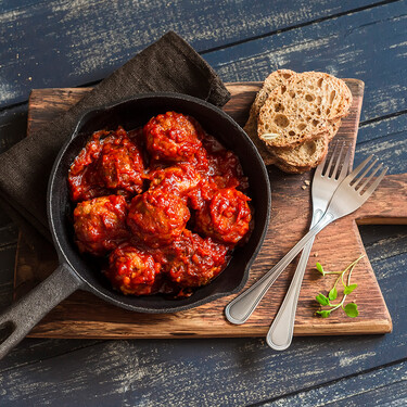 El truco definitivo para hacer unas albóndigas caseras mucho más jugosas es una técnica básica de la cocina asiática