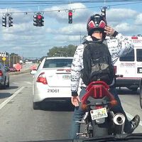 ¿Cutre o genialidad? Los chinos han inventado los ruedines para moto. Son más útiles de lo que parece, y llegarán a Europa