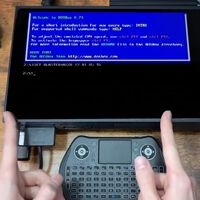 Instaló Windows 95 en una PlayStation 2 y comprobó de primera mano por qué es una de las consolas más complejas de Sony 