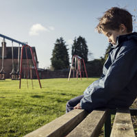 ¿Se ríen de tu hijo/a en el colegio? Esto es lo que podéis hacer 