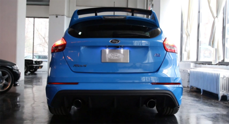 Escucha el Ford Focus RS 2015 cuando pasa al lado del Escort RS Cosworth