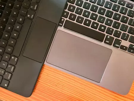 左側はMagic Keyboard。右側、Brydge 12.9 MAX+