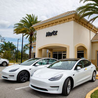 En EEUU ya te dan un coche eléctrico de alquiler aunque no lo quieras. Investigamos si podría suceder en España