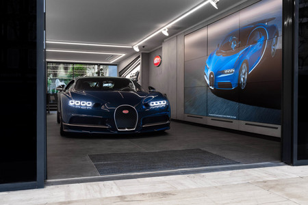 No está abierto al público ni se puede probar un coche. Así es el nuevo concesionario Bugatti en París