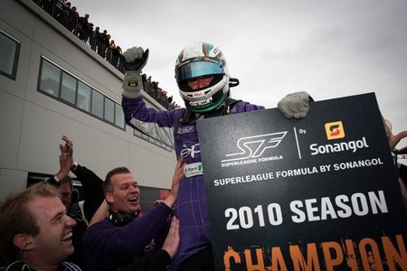 Davide Rigon se proclama campeón de la Superleague Formula en el Circuito de Navarra