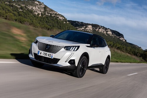 Probamos el Peugeot e-2008: el SUV eléctrico bien diseñado, práctico y hecho en España