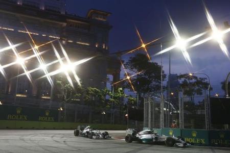 2-carrera-singapur-2014-formula-1-noche-mercedes-amg.jpg