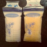 ¿Por qué una foto de dos bolsas de leche de una madre se ha hecho viral?