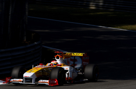 f1_fernando-alonso-rodando-en-solitario-en-monza.jpg