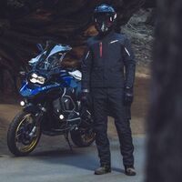 La SPIDI Mission-T es una chaqueta tricapa para la moto que sirve en invierno y verano, por 680 euros