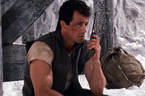 Hoy sería impensable hacerlo sin CGI, hace 32 años Stallone pagó un millón de dólares de su bolsillo para que lo rodaran a 4.500 metros de altura