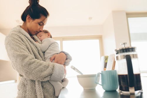 Está bien no estar bien: no eres mala madre por admitir que estás teniendo dificultades con la maternidad