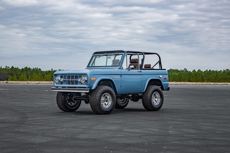 Velocity Restorations lanza dos Ford Bronco que puedes comprar sin tener que hacer lista de espera