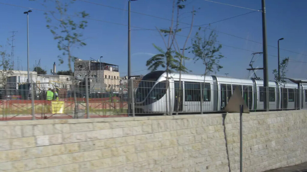 El gigante ferroviario español tenía previsto construir un tren ligero entre Jerusalén y Cisjordania. Ahora tiene un problema 
