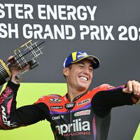 Aleix Espargaró aún cree en el mundial y avisa a las demás Aprilia: "Hasta que no me retire lo van a tener difícil" 