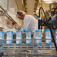 Una fábrica en Irlanda hizo fortuna vendiendo fórmula de bebé a China. Hasta que los chinos dejaron de tener hijos