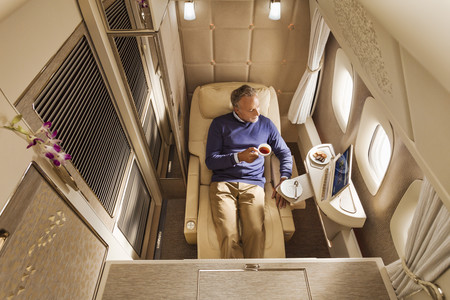 Emirates Airways estrena nuevas suites inspiradas en Mercedes-Benz