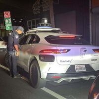 Con los coches autónomos de Waymo estamos llegando a un absurdo legal: infracciones sin conductor 