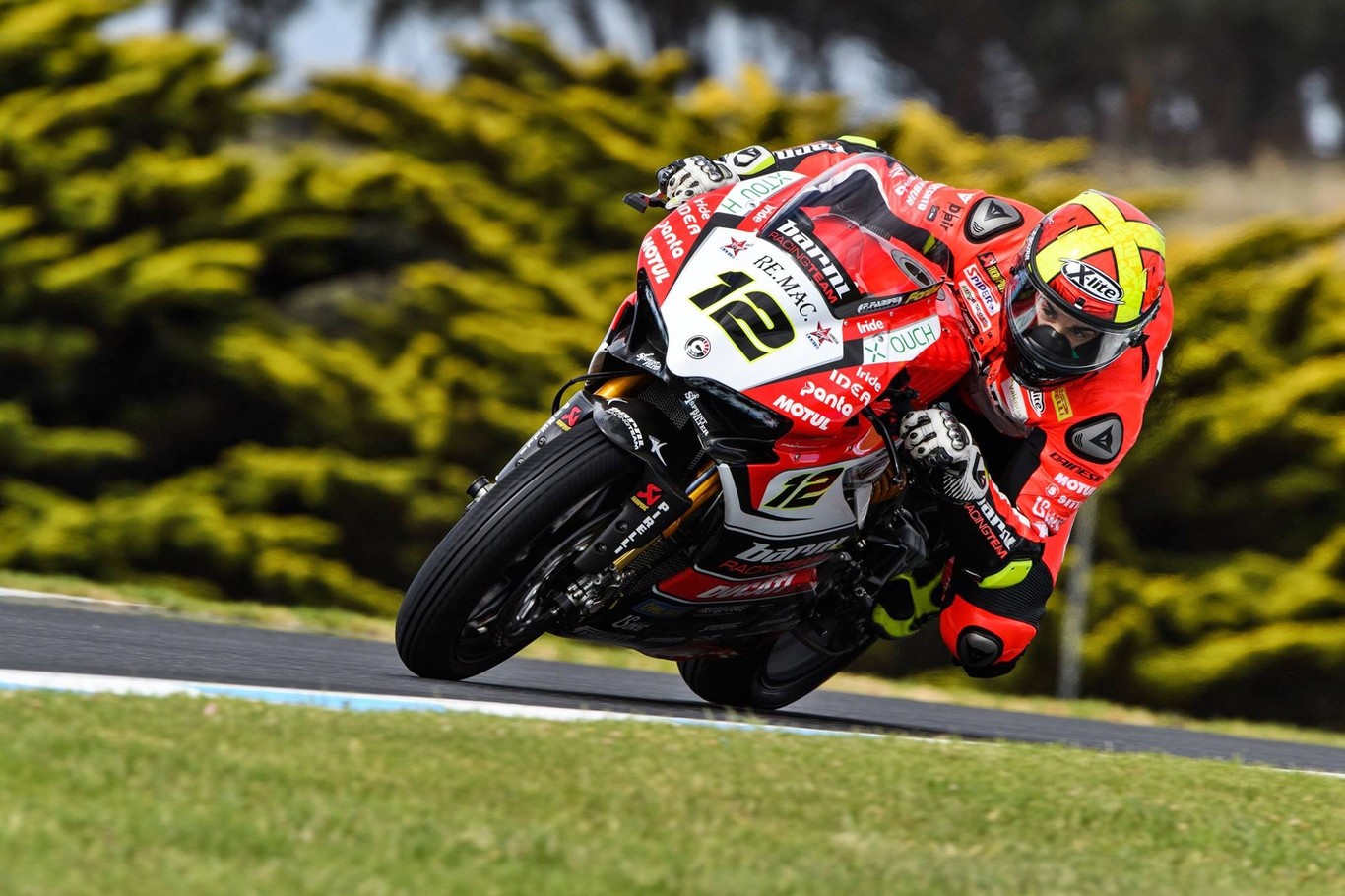 Xavi Forés manda el primer día de test en Phillip Island por delante de Rea y Melandri