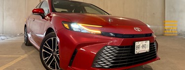 Toyota Camry 2025, a prueba: un superviviente en la categoría de los sedanes