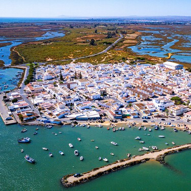 El pueblo pesquero anclado a la vida marinera, el mejor lugar para comer pescado rico, dar paseos en la playa y disfrutar de la vida despacito 