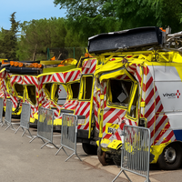 Si conduces por Francia te vas a encontrar con decenas de furgonetas amarillas destrozadas. No es morbo: es para que respetes a los trabajadores de la carretera