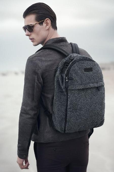 Backpack in Faux Fur de Emporio Armani: Una mochila de piel que no es de piel