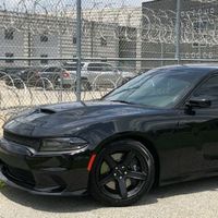 Un 'sheriff' compra un Charger Hellcat de 700 hp y recibe severa reprimenda