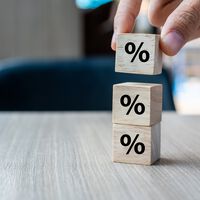 ¿Cuánto tiempo suele pasar entre la última subida de tipos y la primera bajada?