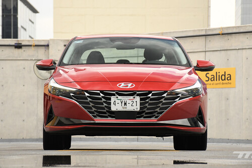 Hyundai Elantra 2022, a prueba: el coreano sube de nivel con una sólida apuesta por la tecnología y el diseño
