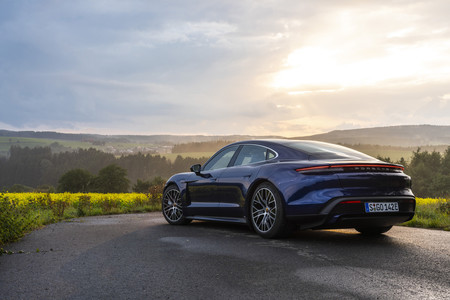 Porsche Taycan prueba contacto