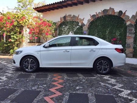 Peugeot 301 2018 Mexico Lateral