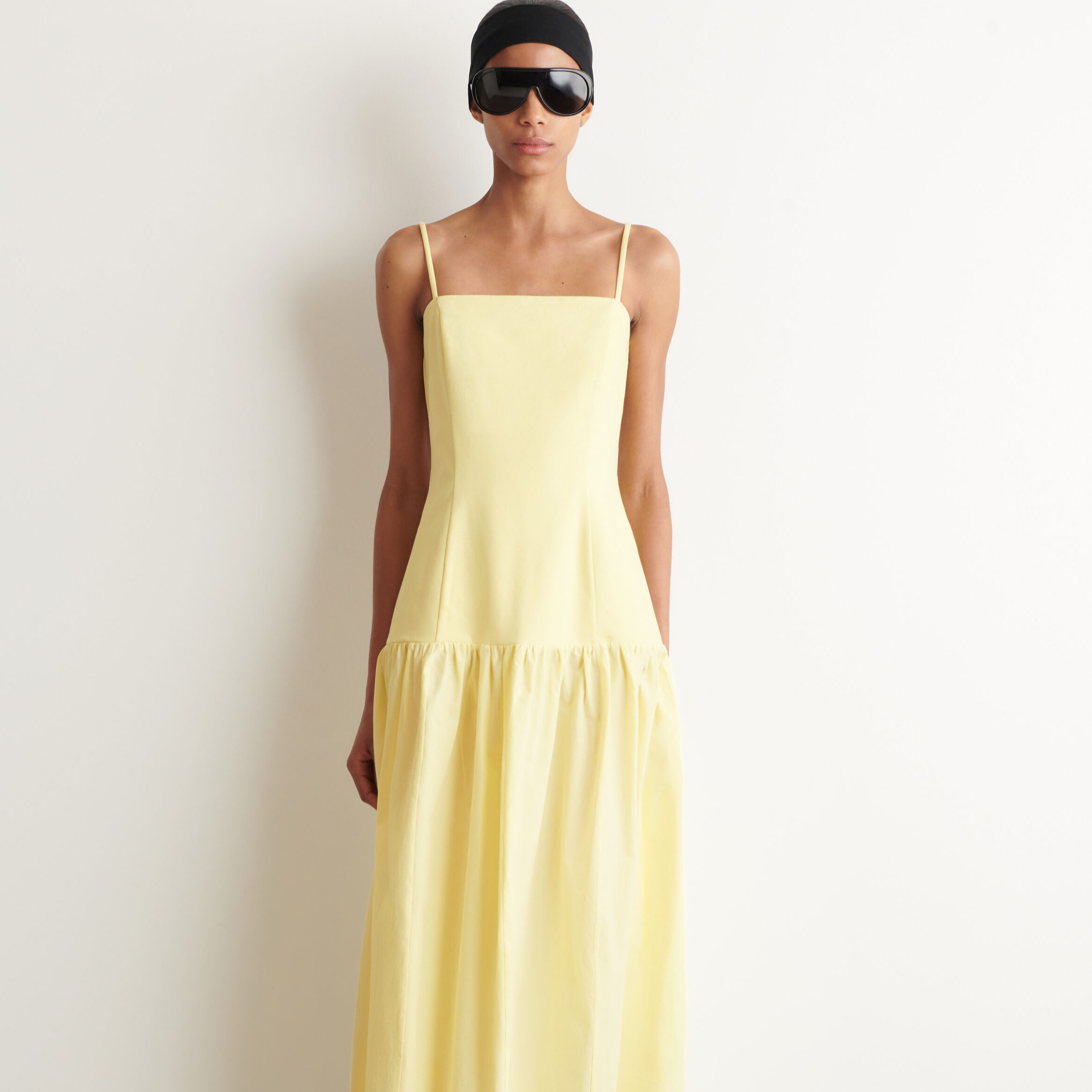VESTIDO MIDI ESCULPIDO CON CINTURA BAJA