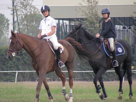 Victoria Federica y la infanta Elena montan a caballo