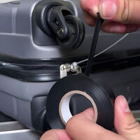 Por que especialistas recomendam colocar fita adesiva nas rodas das malas de viagem? 