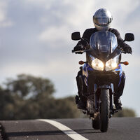 A la pregunta de si debes apartarte del carril izquierdo aunque circules a 120 km/h, la DGT no deja margen a la duda 