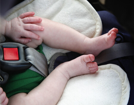 Estas son las cosas que no debes hacer en verano cuando utilices la silla de coche de tu hijo