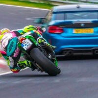 Hace un año, Nürburgring baneó las motos. Un hombre que llevaba 36 años rodando allí se ha enfadado tanto que les ha llevado a los tribunales 