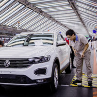 Las ventas de coches en China, el mayor mercado del automóvil, en caída libre por el coronavirus de Wuhan
