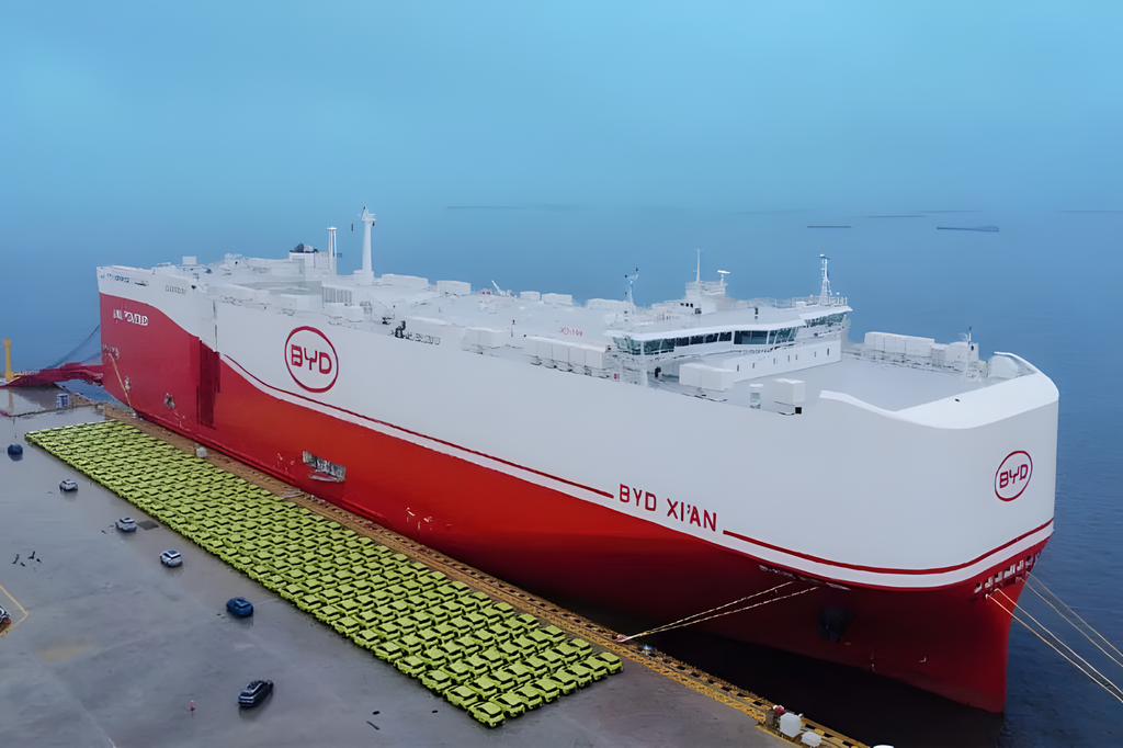 BYD ya tenía el barco más grande del mundo para transportar sus coches. Ahora va a por diez más