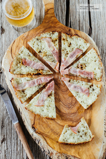 Mozzarella asado con panceta. Receta de botana